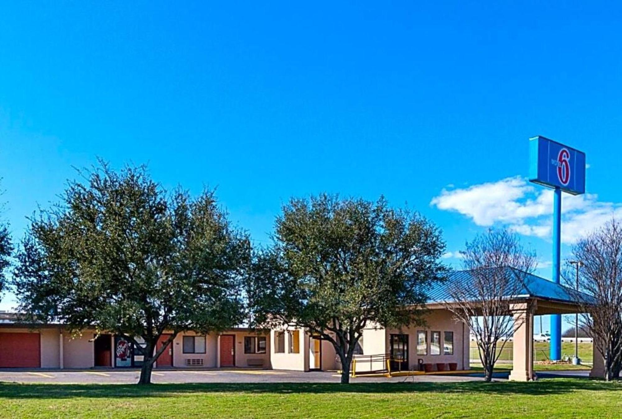 Where to Stay Near MCC Competency Based High: 4 Budget Hotels