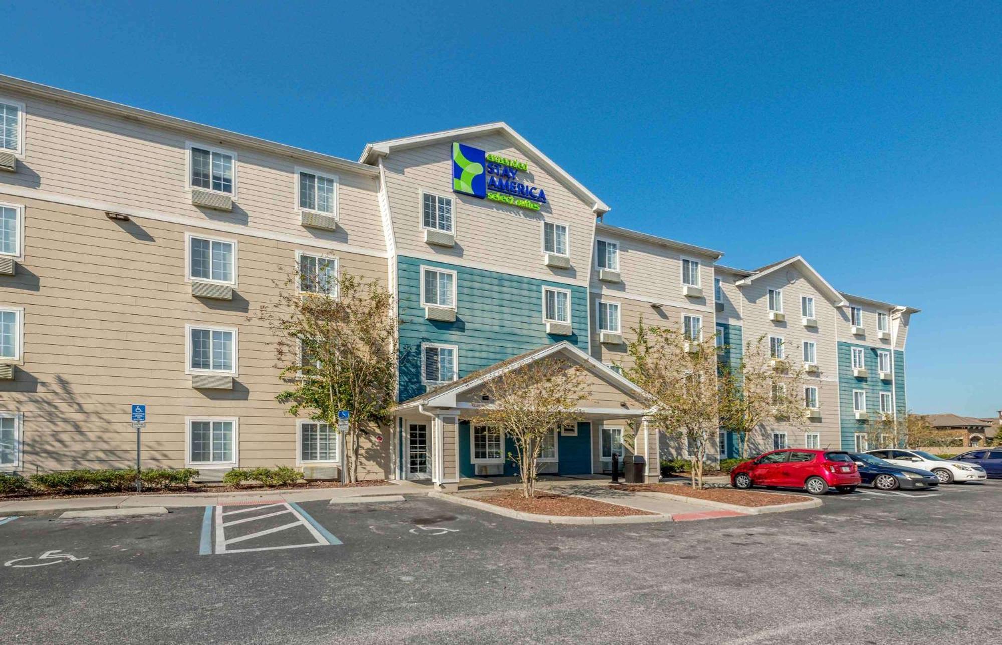 6 Smart Airport Hotels Near Lake Underhill Park Worth Booking