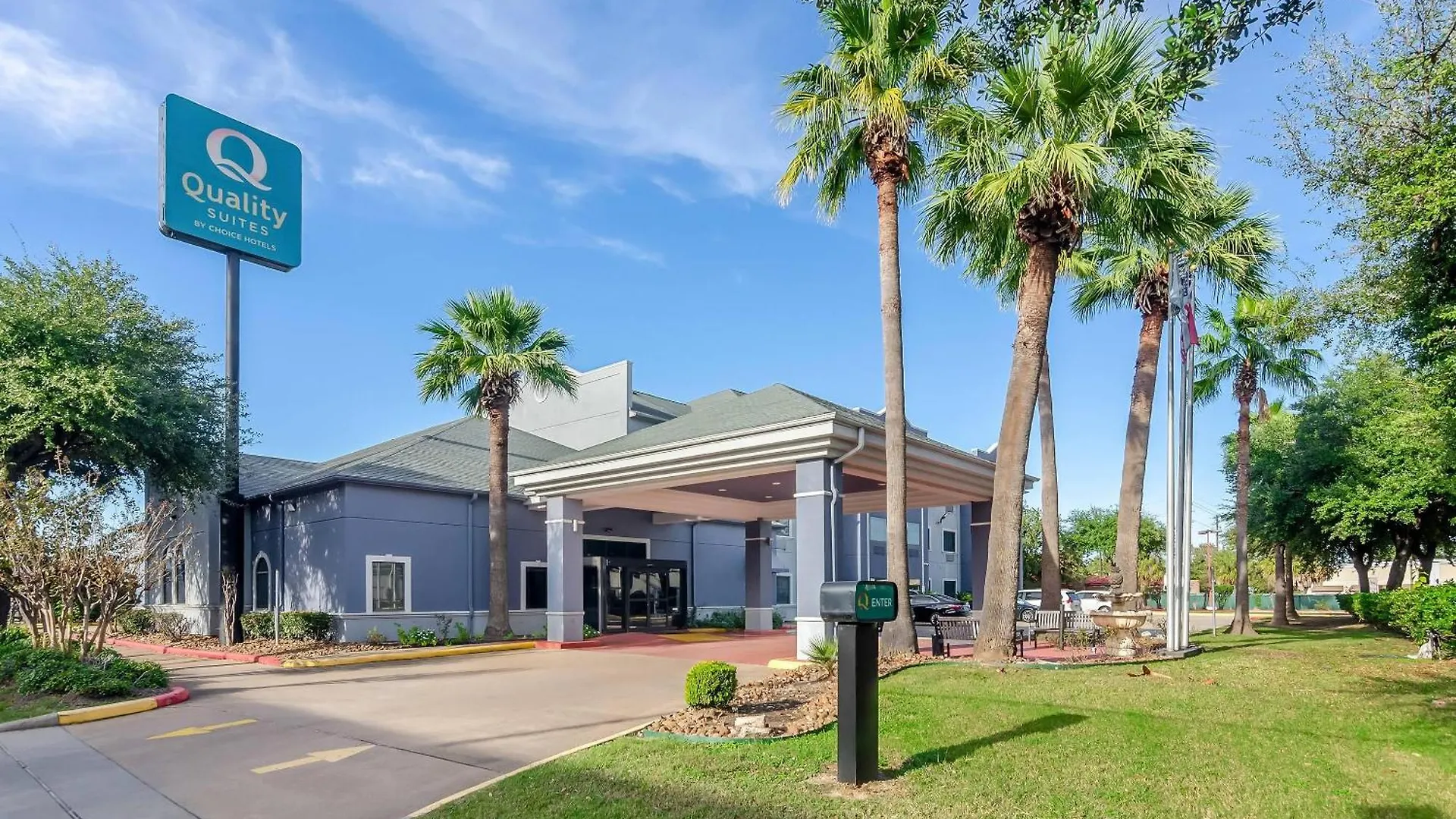 Where to Stay Near Willowbrook Mall: 7 Best Business Hotels