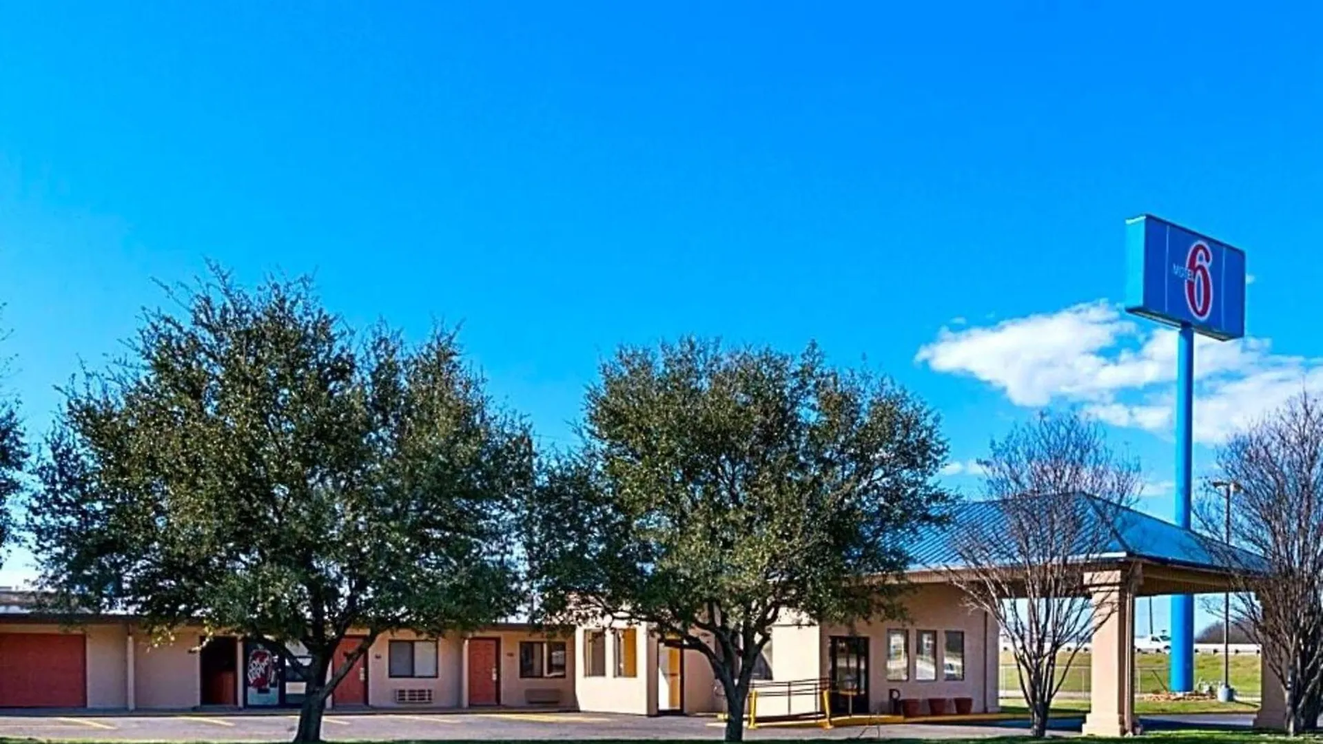 Where to Stay Near MCC Competency Based High: 4 Budget Hotels