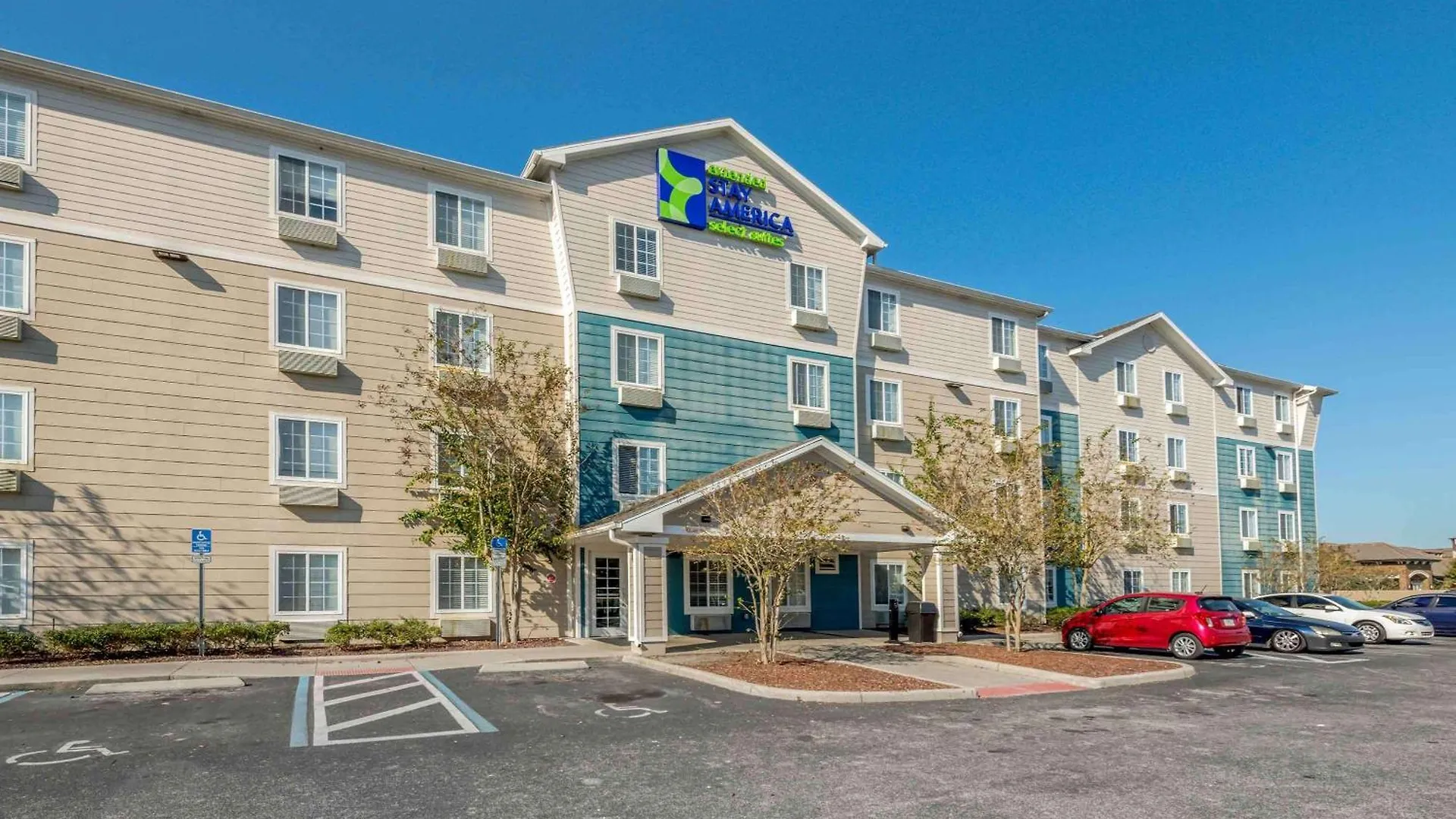 6 Smart Airport Hotels Near Lake Underhill Park Worth Booking