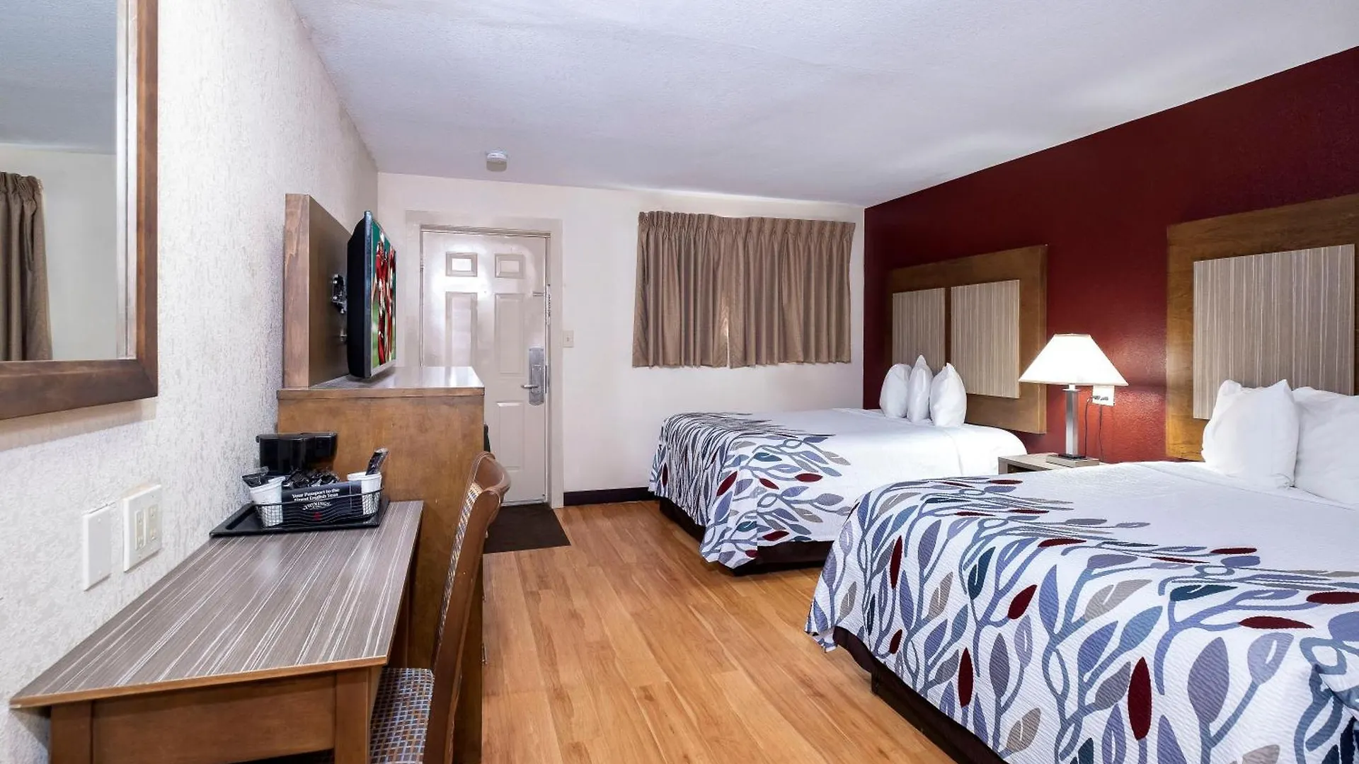 Staying Near Bel-Aire Golf Course: 4 Budget Hotels Compared