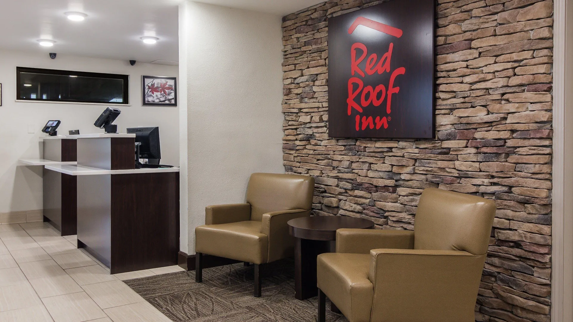 Where to Stay Near Dragon Dreams Museum: 6 Airport Hotels