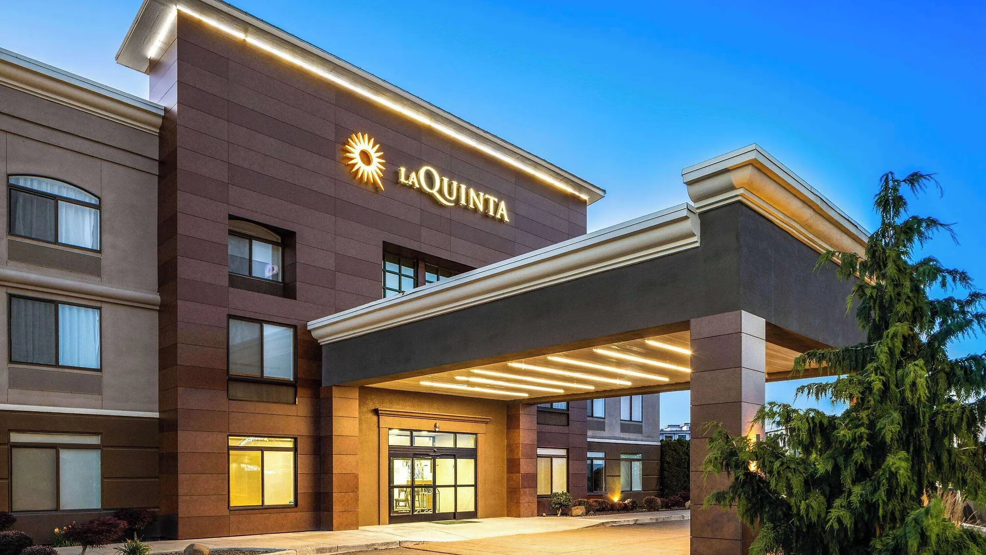 6 Top-Rated 3-Star Hotels Close to Chiawana Park